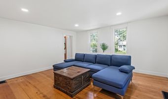 259 Falmouth Rd, Falmouth, ME 04105
