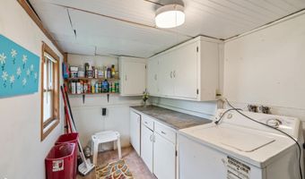 311 4Th St E, Riverside, IA 52327