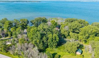 81 Mud Pt S, Alburgh, VT 05440