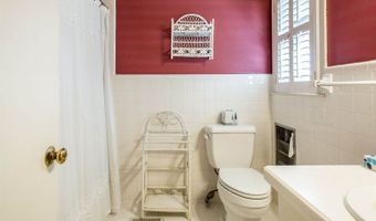 220 Lakeshore Dr, Alma, GA 31510
