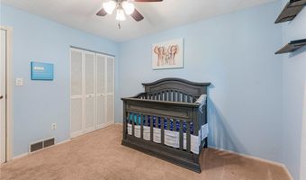 300 Chatham Dr, Aurora, OH 44202