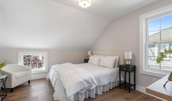 22 Castle St 3, East Greenwich, RI 02818