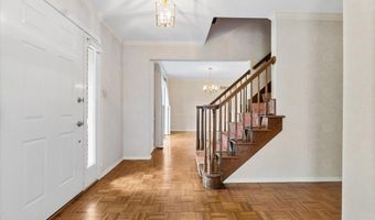 14 Cambridge Circle Ct, Ballwin, MO 63011