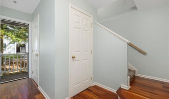231 Maple Ave 204, Newport, RI 02840