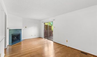 2332 Hidden Meadow Ln, Ballwin, MO 63021
