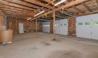 34 Cricket Ln, Sebago, ME 04029