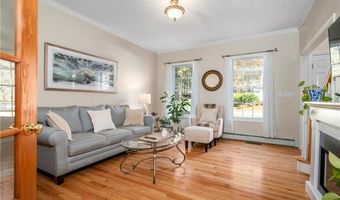 15 Leonard Dr, North Smithfield, RI 02896