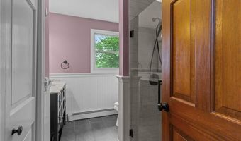 43 Peckham Pl, Bristol, RI 02809