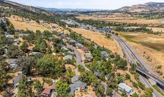 1179 N Main St, Ashland, OR 97520