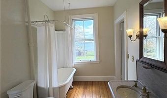 39 Walcott Ave, Jamestown, RI 02835