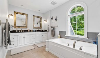 136 Davis Rd, Acton, MA 01720