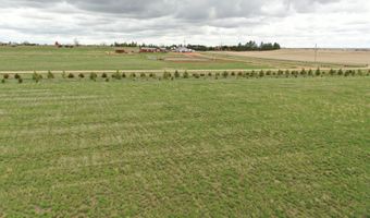 906 7th St NW, Bowman, ND 58623