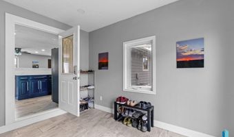 306 E Maple St, Beresford, SD 57004