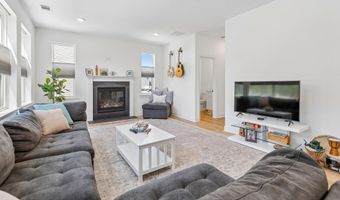 1 Melinda Ct, Bayville, NJ 08721