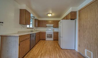 821 KEVIN Pl, Brookings, OR 97415