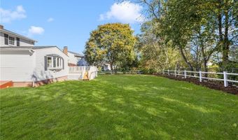 28 Hybrid Dr, Cranston, RI 02920