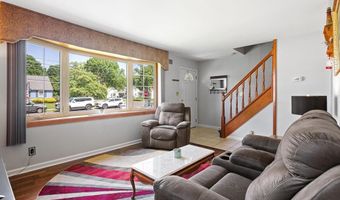 300 W 3RD Ave, Barrington, NJ 08007