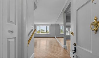 553 Bellevue Ave 14, Newport, RI 02840