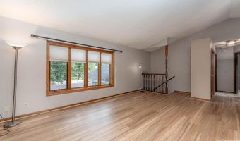 2513 Marwood Dr, Mankato, MN 56001