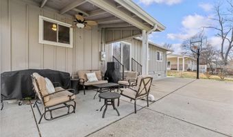 221 Windcliffe Dr, Ballwin, MO 63021