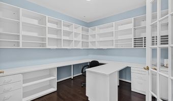 4950 BRENMAN PARK Dr 308, Alexandria, VA 22304