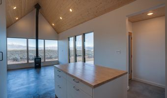 8 Quonset Way, Carson, NM 87517