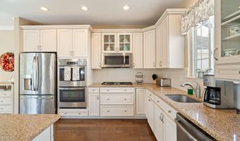 10 CHAPEL HILL Ct, Barnegat, NJ 08005