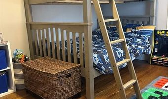 42 Pelham Pkwy, North Providence, RI 02911