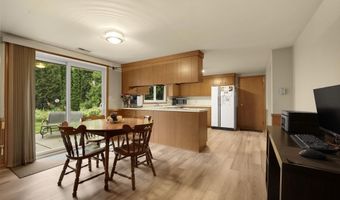 910 E 3rd St, Auburn, IN 46706