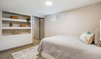 132 N GLADDEN St N, Alexandria, VA 22304