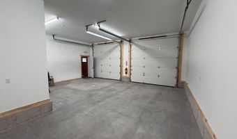 9 Hutchins St, Auburn, ME 04210