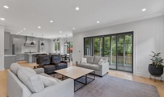414 N MONROE St, Arlington, VA 22201