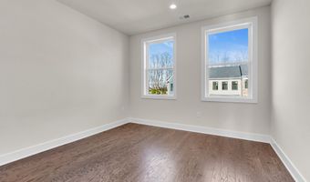 6 Augustus Dr, Middletown, NJ 07748