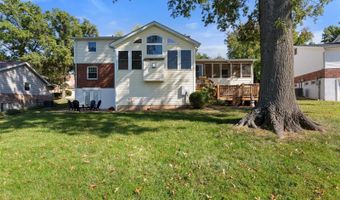 855 Green Lantern Ln, Ballwin, MO 63011