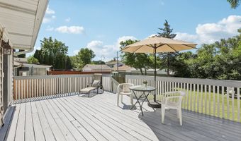 523 Maplewood Dr, Antioch, IL 60002