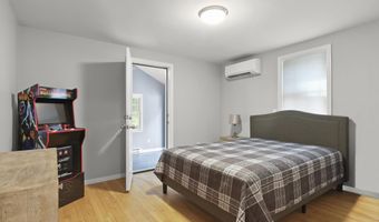 4 Thom Ave, Bourne, MA 02532
