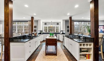17 Canterbury Ln, Bedford, NH 03110