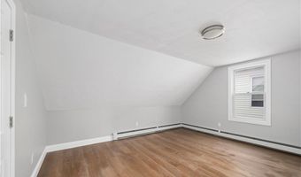 35 Central St, Lincoln, RI 02838