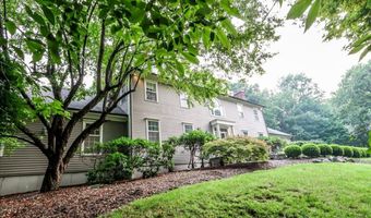 2 Raven Crest Dr, Bethel, CT 06801