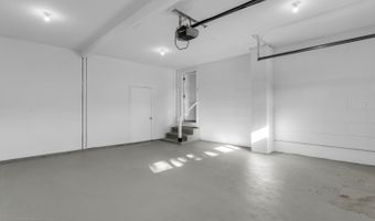 76 Maple St, Beachwood, NJ 08722