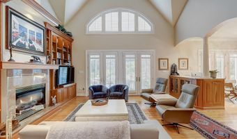 4744 34TH St N, Arlington, VA 22207