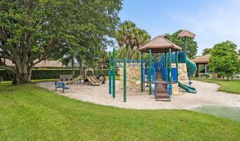 427 Glenbrook Dr, Atlantis, FL 33462