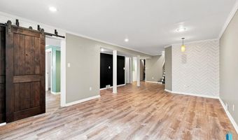 917 E Heatherwood Dr, Brandon, SD 57005