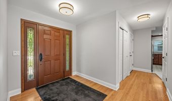725 N Vista Dr, Algonquin, IL 60102