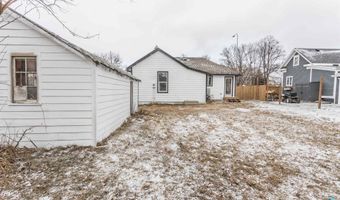 505 W Cedar St, Beresford, SD 57004