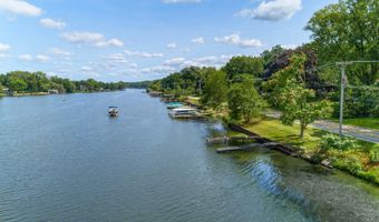 723 N River Rd, Algonquin, IL 60102