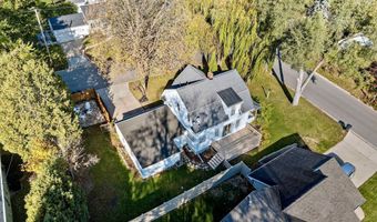 302 E MISSION Rd, Allouez, WI 54301