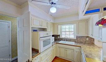 512 Raymond Dr, Arapahoe, NC 28510