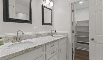 100 Redbud Ct, Brandon, MS 39047