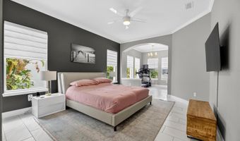 526 ISLEBAY Dr, Apollo Beach, FL 33572